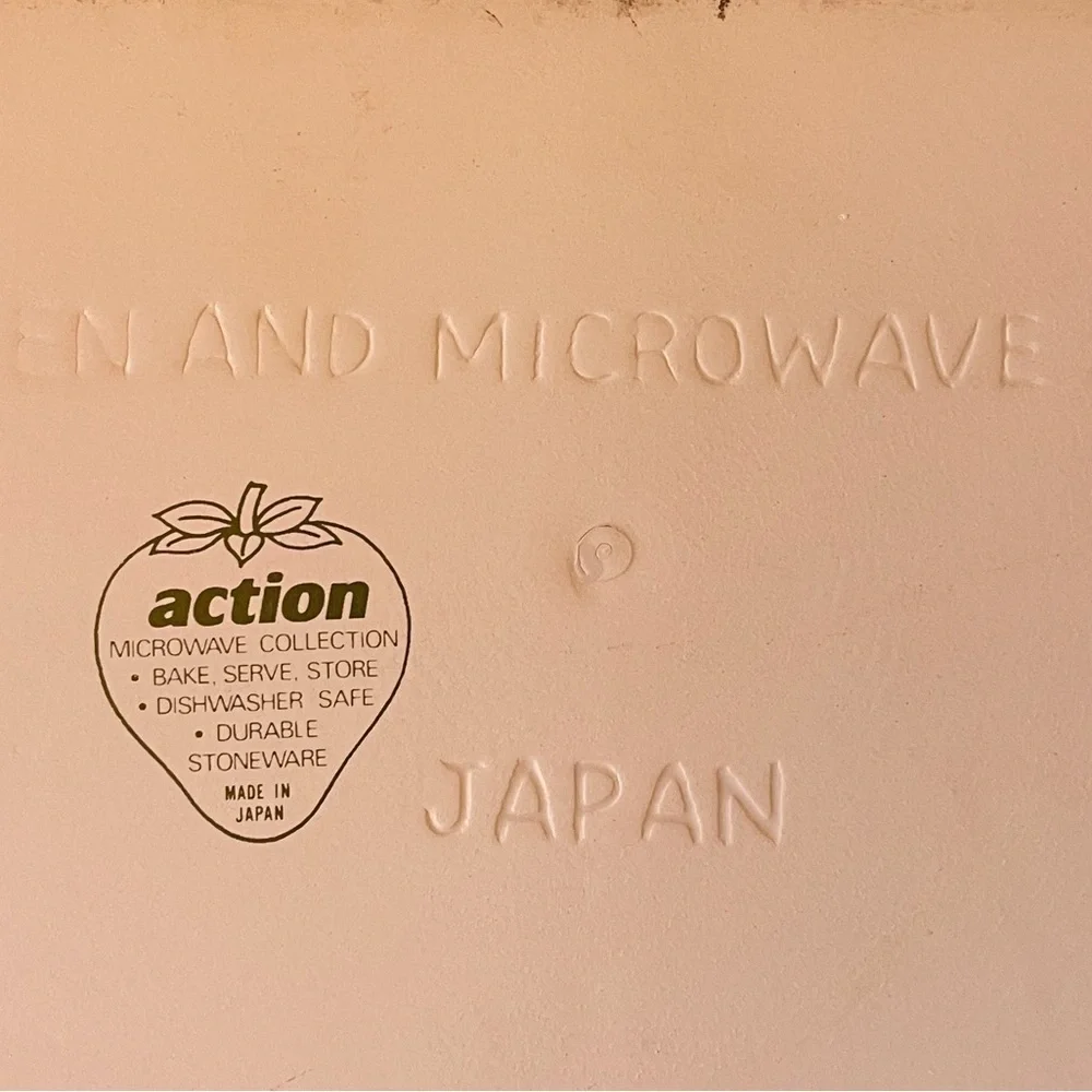 🎁 Vintage Action Strawberry Stoneware Cookware